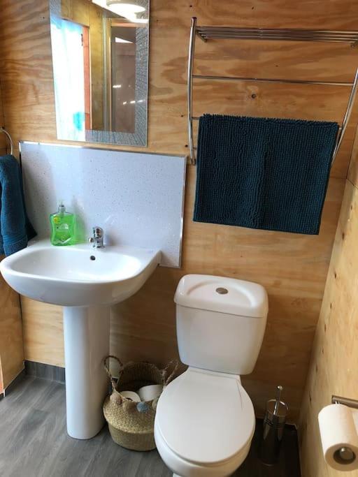 Hotel Cox Hill Glamping Badger Truro Exterior foto
