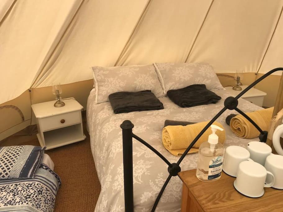 Hotel Cox Hill Glamping Badger Truro Exterior foto